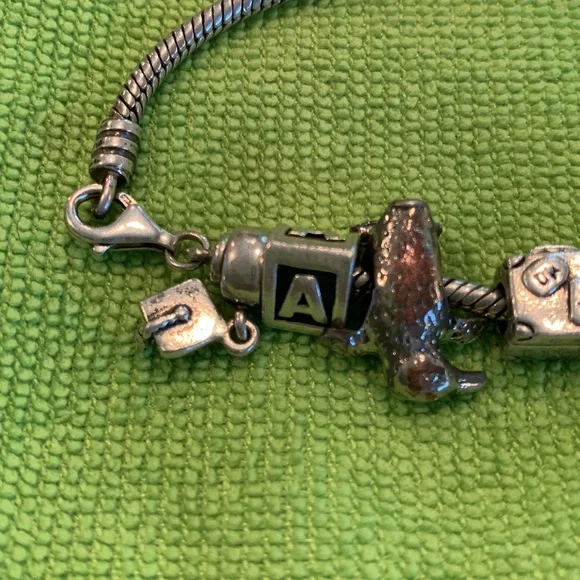 PANDORA bracelets with 8 varied charms. - Picture 2 of 5